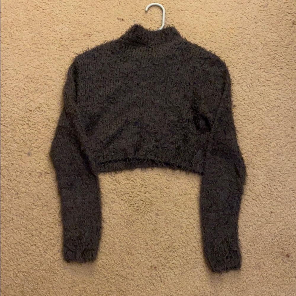 cropped fuzzy sweater🐇